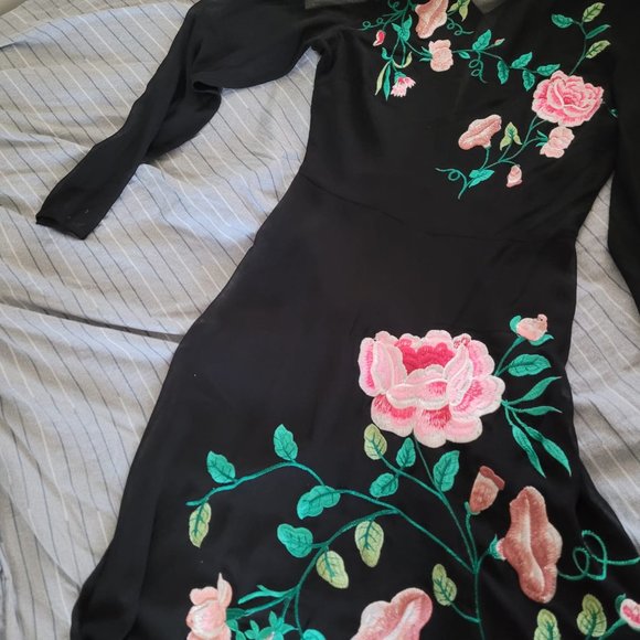 Dress - Picture 3 of 4